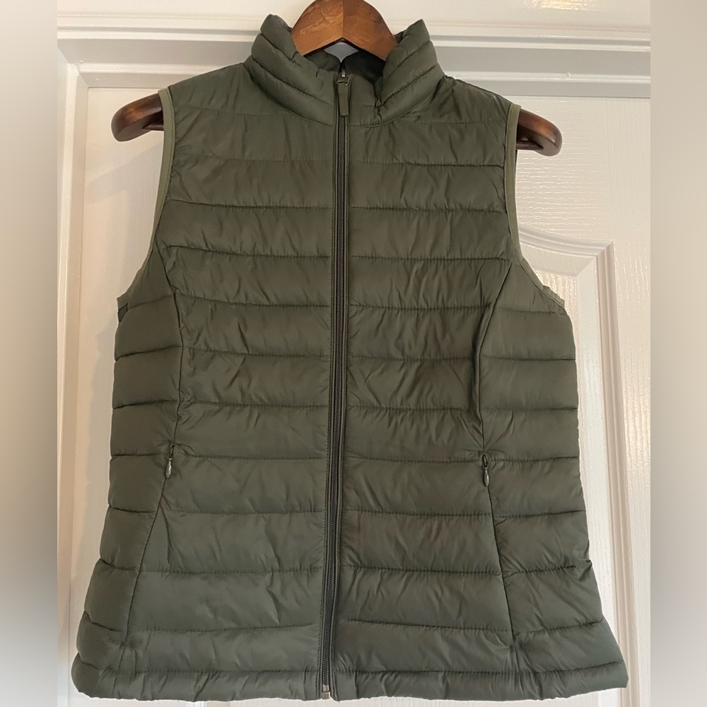 Quilted Puffer Vest Amazon Essentials M Olive Green Zipper Pockets Lightweight
